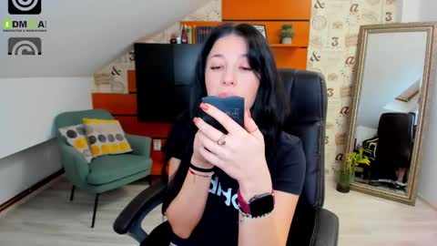 Snapshot of emillytaylor chatting on February 2025 04:41:02 AM EmillyTaylor online show from February 2025 04:41:02 AM