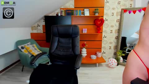 Snapshot of emillytaylor chatting on February 2025 10:59:02 AM EmillyTaylor online show from February 2025 10:59:02 AM