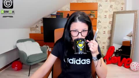 Snapshot of emillytaylor chatting on February 2025 04:46:02 AM EmillyTaylor online show from February 2025 04:46:02 AM