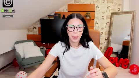 Snapshot of emillytaylor chatting on March 2025 04:41:02 AM EmillyTaylor online show from March 2025 04:41:02 AM