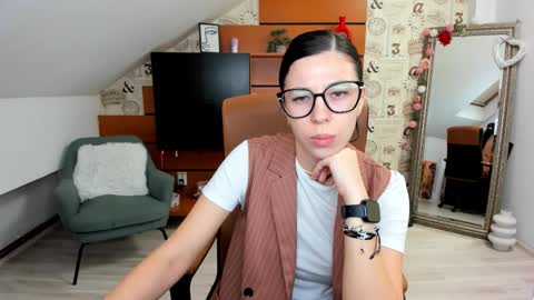 Snapshot of emillytaylor chatting on September 2025 02:56:02 AM EmillyTaylor online show from September 2025 02:56:02 AM