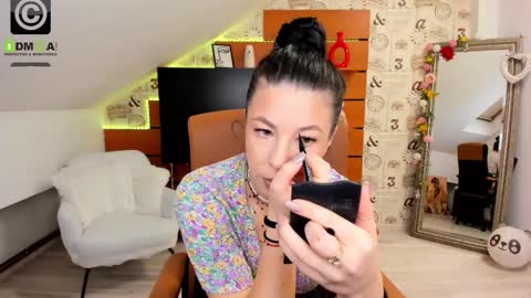 Snapshot of emillytaylor chatting on October 2025 04:38:01 AM EmillyTaylor online show from October 2025 04:38:01 AM