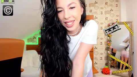 Snapshot of emillytaylor chatting on October 2025 04:59:01 AM EmillyTaylor online show from October 2025 04:59:01 AM