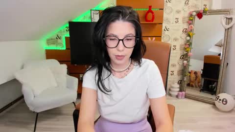 Snapshot of emillytaylor chatting on November 2025 04:55:02 AM EmillyTaylor online show from November 2025 04:55:02 AM