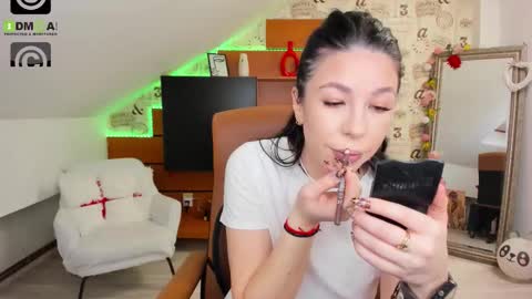 Snapshot of emillytaylor chatting on February 2026 04:42:01 AM EmillyTaylor online show from February 2026 04:42:01 AM