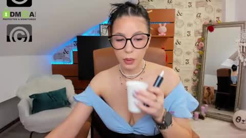 Snapshot of emillytaylor chatting on July 2026 04:50:01 AM EmillyTaylor online show from July 2026 04:50:01 AM
