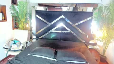 Emily  online show from September 2025 12:05:02 PM