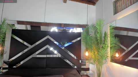 Emily  online show from December 2025 10:46:02 AM