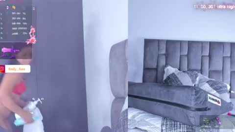 Snapshot of emily___fox chatting on June 2026 11:18:02 AM Emily online show from June 2026 11:18:02 AM