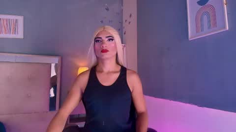 Snapshot of emily_castillo1_ chatting on June 2026 05:27:01 AM emily_castillo1_ online show from June 2026 05:27:01 AM