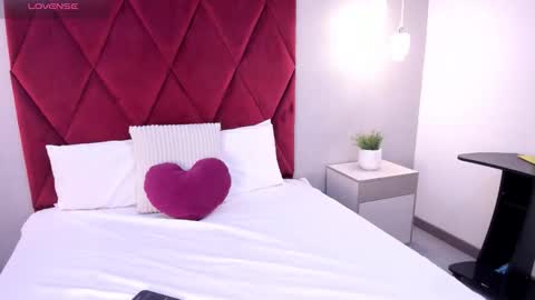 emily_clarkk_ online show from March 2026 08:14:01 PM