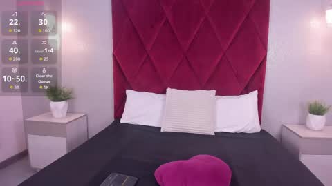 emily_clarkk_ online show from April 2026 09:07:02 PM