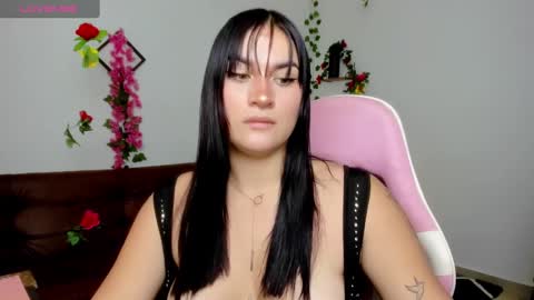 Snapshot of emily_coraline chatting on February 2025 03:27:01 PM Emily  online show from February 2025 03:27:01 PM