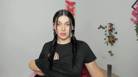 Snapshot of emily_coraline chatting on September 2025 02:33:02 PM Emily  online show from September 2025 02:33:02 PM