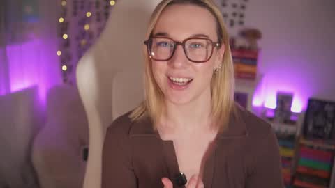 Em -  online show from December 2024 10:36:01 PM