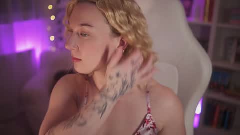 Em -  online show from January 2025 09:40:01 PM