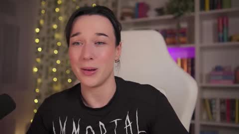 Em -  online show from February 2025 10:42:02 PM