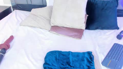 Snapshot of emily_gil1 chatting on February 2025 06:02:02 PM Emi online show from February 2025 06:02:02 PM