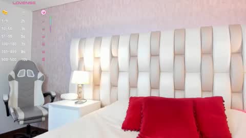 Snapshot of emily_hill___ chatting on February 2025 04:12:02 AM EMILY Monday 5-2 am From Tuesday to Friday5-1 am Colombia time online show from February 2025 04:12:02 AM