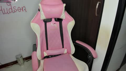 independet model online show from February 2025 10:14:01 PM