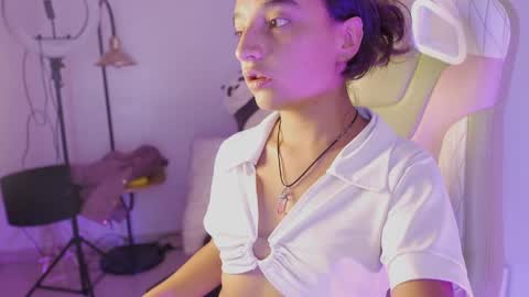 Snapshot of emily_jonexs_ chatting on June 2026 07:09:02 PM mily online show from June 2026 07:09:02 PM
