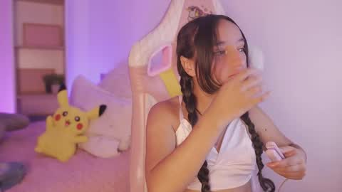 Snapshot of emily_jonexs_ chatting on June 2026 03:06:01 PM mily online show from June 2026 03:06:01 PM