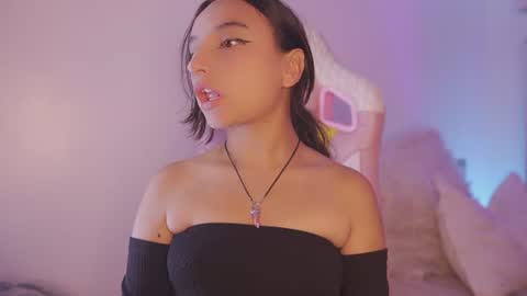 Snapshot of emily_jonexs_ chatting on June 2026 09:35:01 PM mily online show from June 2026 09:35:01 PM