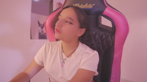 Snapshot of emily_jonexs_ chatting on June 2026 08:46:01 PM mily online show from June 2026 08:46:01 PM