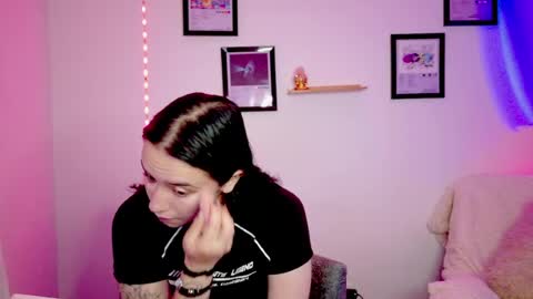 Snapshot of emily_lindey_ chatting on June 2026 06:38:01 AM Emily Lindey online show from June 2026 06:38:01 AM