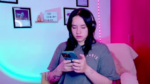 Snapshot of emily_lindey_ chatting on June 2026 08:17:02 AM Emily Lindey online show from June 2026 08:17:02 AM