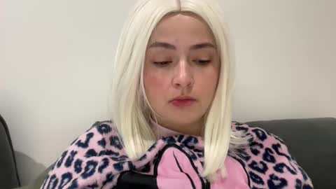 emily_morning_dew online show from November 2025 06:01:01 AM