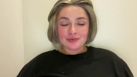 Snapshot of emily_morning_dew chatting on April 2026 05:54:01 PM emily_morning_dew online show from April 2026 05:54:01 PM