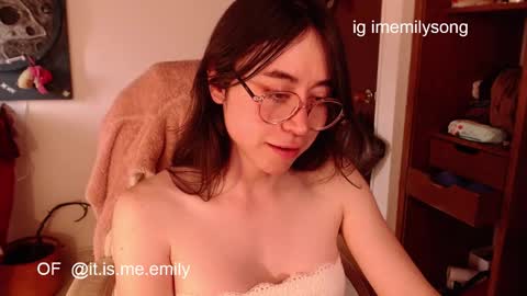 Snapshot of emily_pearl_ chatting on February 2026 08:48:02 PM emily_pearl_ online show from February 2026 08:48:02 PM