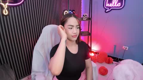 Snapshot of emily_roberts1 chatting on November 2025 06:15:02 AM Emily online show from November 2025 06:15:02 AM