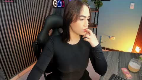 Snapshot of emily_roberts1 chatting on July 2026 12:42:02 PM Emily online show from July 2026 12:42:02 PM