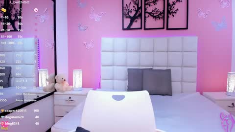 Snapshot of emily_roux chatting on January 2025 06:09:02 AM EMILY online show from January 2025 06:09:02 AM