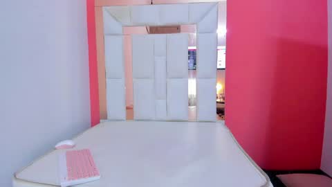 Snapshot of emily_sexy3 chatting on January 2025 05:01:01 PM Emily online show from January 2025 05:01:01 PM