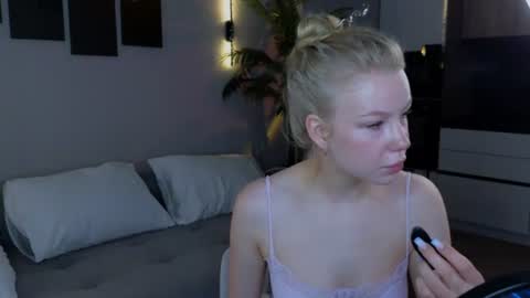 Snapshot of emily_shepard chatting on June 2026 02:25:05 AM emily shepard online show from June 2026 02:25:05 AM