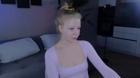 Snapshot of emily_shepard chatting on June 2026 04:02:02 AM emily shepard online show from June 2026 04:02:02 AM