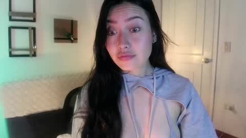 Snapshot of emily_swan_04 chatting on February 2025 01:57:01 AM Emily  Swan online show from February 2025 01:57:01 AM