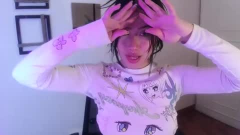 Snapshot of emily_swan_04 chatting on March 2025 05:54:02 PM Emily  Swan online show from March 2025 05:54:02 PM