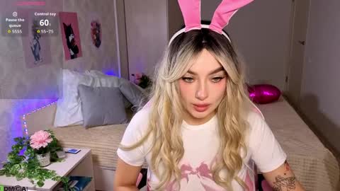 Snapshot of emily_tyler19 chatting on April 2026 08:37:01 AM Emily online show from April 2026 08:37:01 AM
