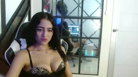 Snapshot of emily_zc1 chatting on September 2025 03:28:01 AM EMILY  online show from September 2025 03:28:01 AM
