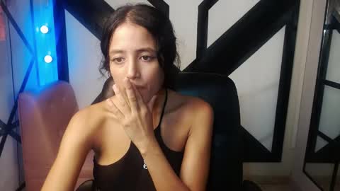 Snapshot of emily_zc1 chatting on May 2026 06:48:02 PM EMILY online show from May 2026 06:48:02 PM