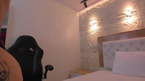  E M Y L Y  online show from March 2026 01:05:02 PM