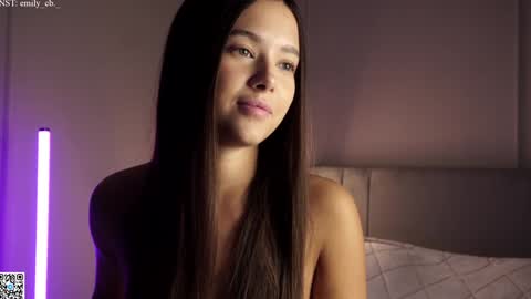 Snapshot of emilybatee chatting on December 2024 09:23:01 PM emilybatee online show from December 2024 09:23:01 PM