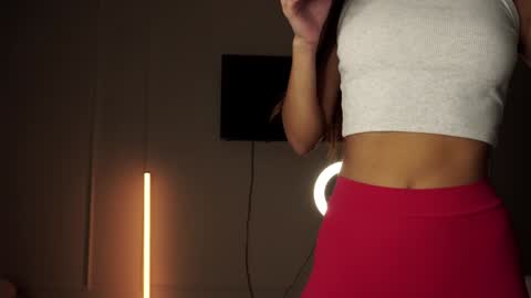 Snapshot of emilybatee chatting on December 2024 05:59:01 PM emilybatee online show from December 2024 05:59:01 PM