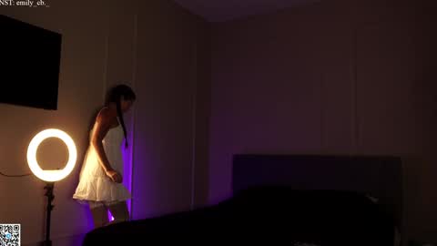 Snapshot of emilybatee chatting on December 2024 06:38:01 PM emilybatee online show from December 2024 06:38:01 PM