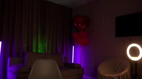 Snapshot of emilybatee chatting on February 2025 05:04:01 PM emilybatee online show from February 2025 05:04:01 PM