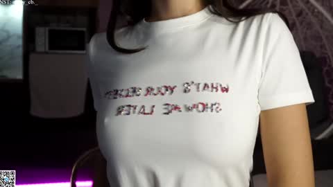 Snapshot of emilybatee chatting on September 2025 05:59:01 PM emilybatee online show from September 2025 05:59:01 PM